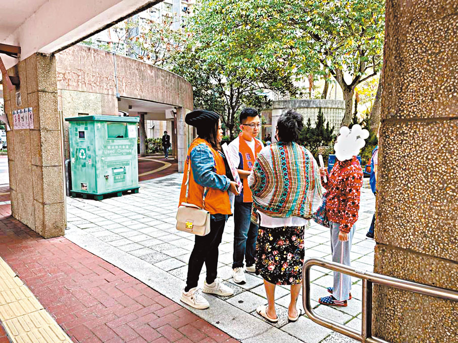 ◆蔡惠誠向市民宣傳個人政綱。