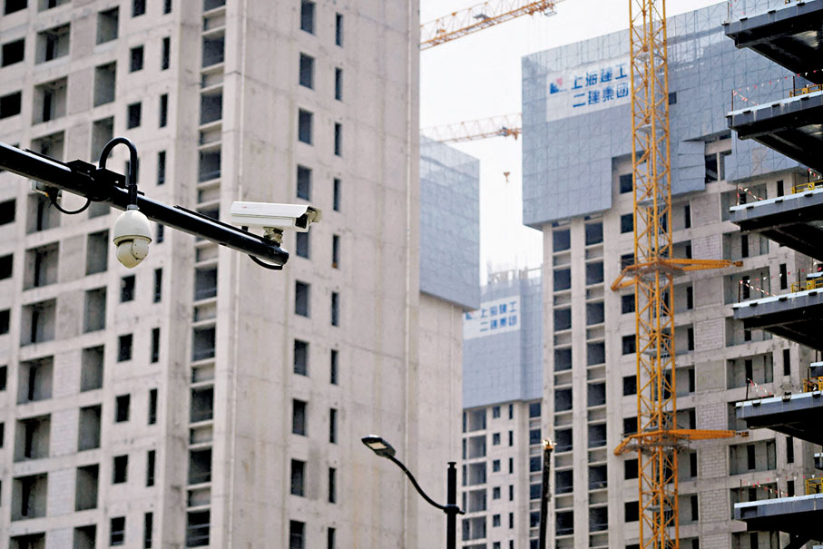 ◆內地樓市銷售疲弱，銀行不敢放貸，令內房企業債務難以減磅，形成惡性循環。 資料圖片