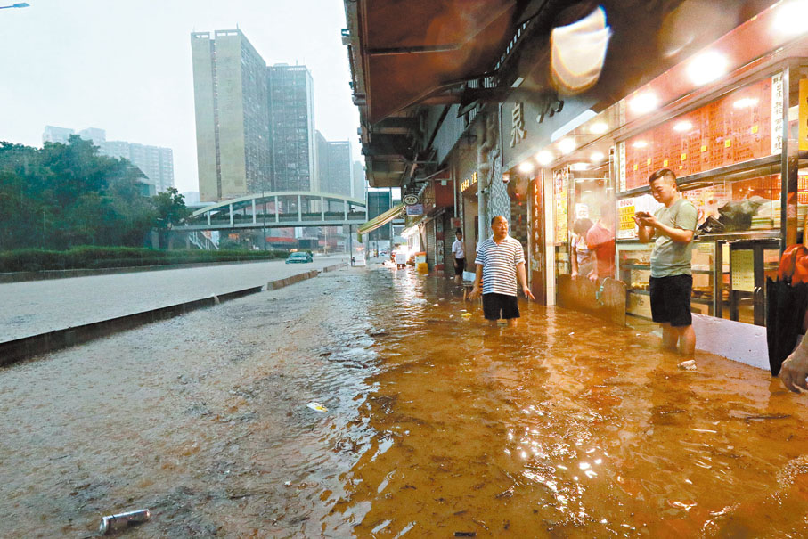 ◆2040至49年，預計最高每小時雨量高達230毫米，較今年9月世紀黑雨（圖）增逾四成。 資料圖片