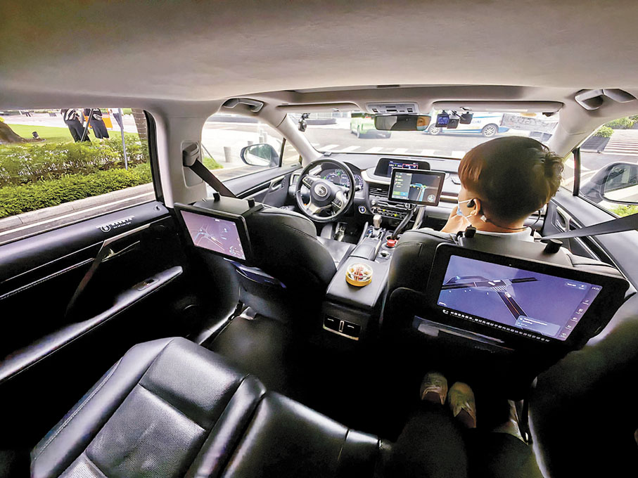◆小馬智行全無人車輛正在接載乘客。香港文匯報記者郭若溪 攝