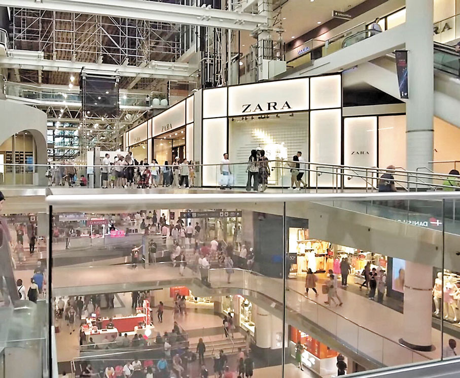 ◆加拿大人減少購物，節省開支應付債務。   成小智 攝