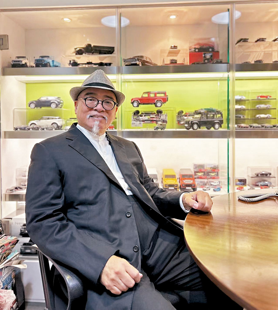 ◆汪恩光迷車，尤愛紅旗。