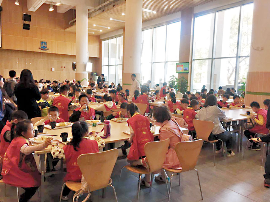 ◆審計署實地視察發現中大的餐廳違規向「街客」提供堂食服務。圖為其中一間中大餐廳。 資料圖片