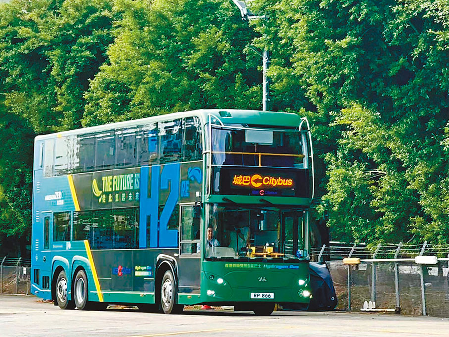 ◆造價800萬元、由城巴與內地汽車生產商研發的雙層氫能巴士，預計最快明年1月投入服務。 城巴供圖