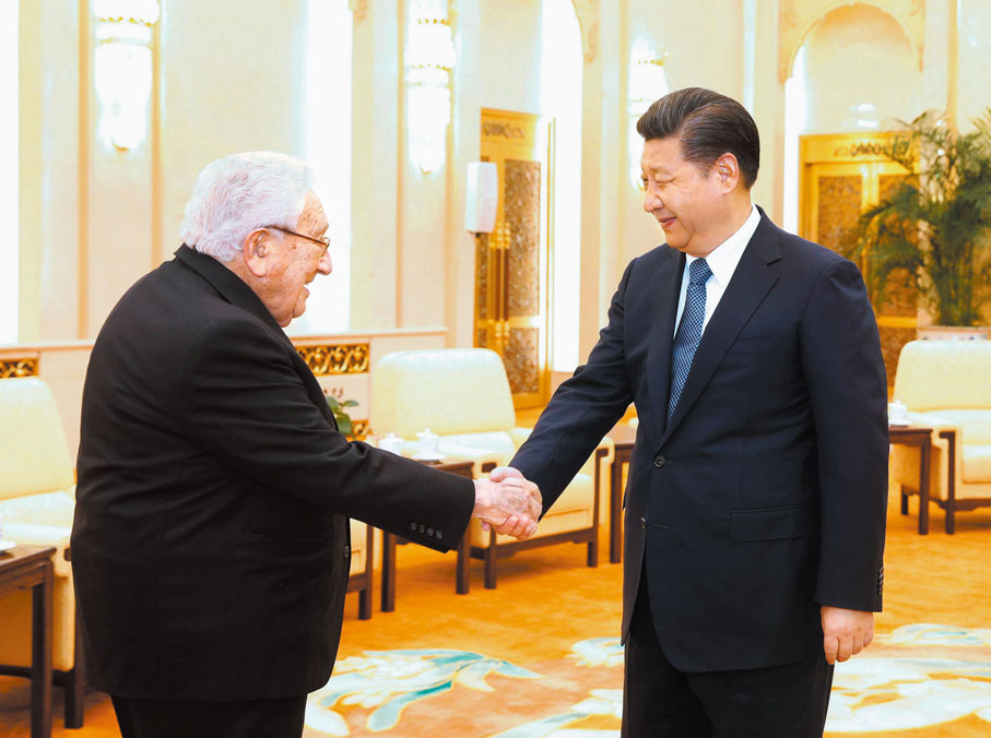 ◆基辛格曾到訪中國一百多次。圖為2016年12月2日，國家主席習近平在北京人民大會堂會見他。 資料圖片