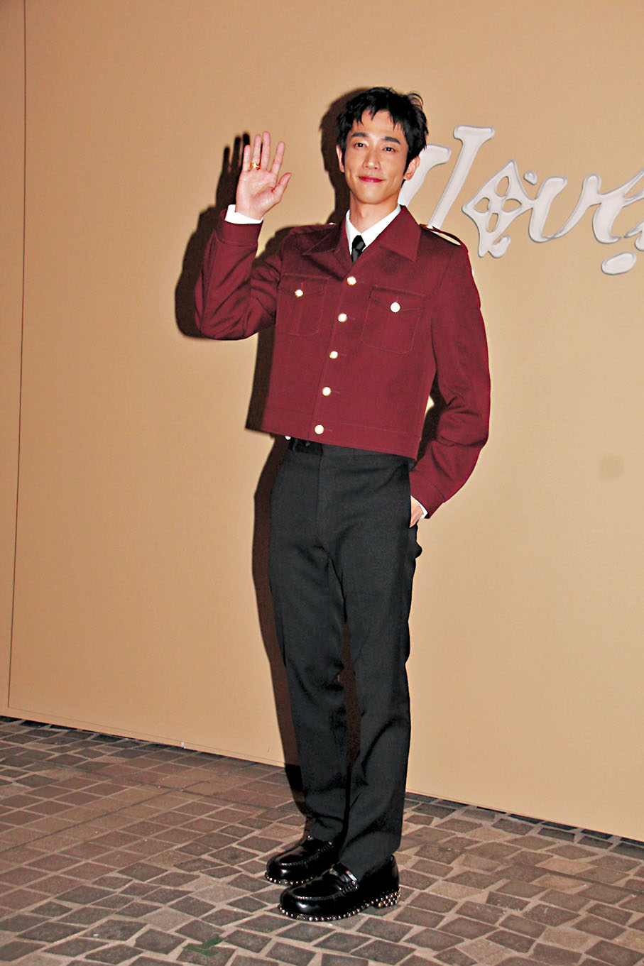 ◆台灣男星劉以豪酒紅色夾克中規中矩。