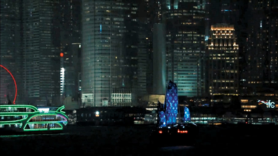 ◆LV帆船在維港上航行。