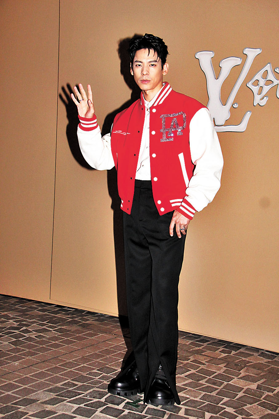 ◆台灣男星林柏宏呢身紅色棒球服好亮眼。