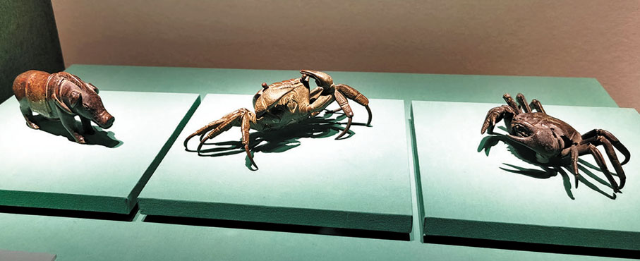 ◆首次亮相的銅螃蟹，諧音「二甲傳臚」。