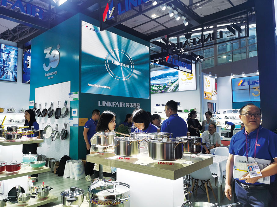 ◆ 新興縣不銹鋼參加第134屆廣交會。