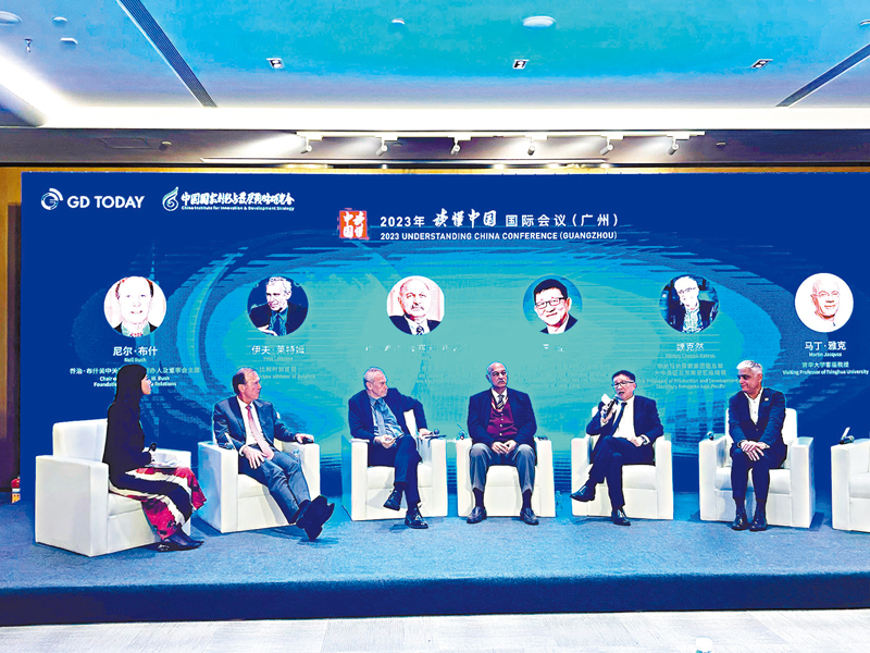 ◆2023年「讀懂中國」國際會議（廣州）在廣州舉行。圖為嘉賓就中美關係等國際問題、大灣區建設發表見解。香港文匯報記者敖敏輝  攝