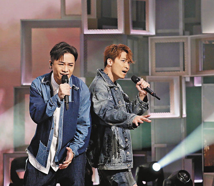 ◆梁浩賢（左）與黃劍文畫重眼線化身Rock友。