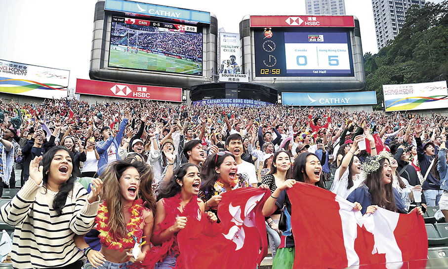 ◆在過往30年，「南看台」一直是球迷狂歡的必到景點。