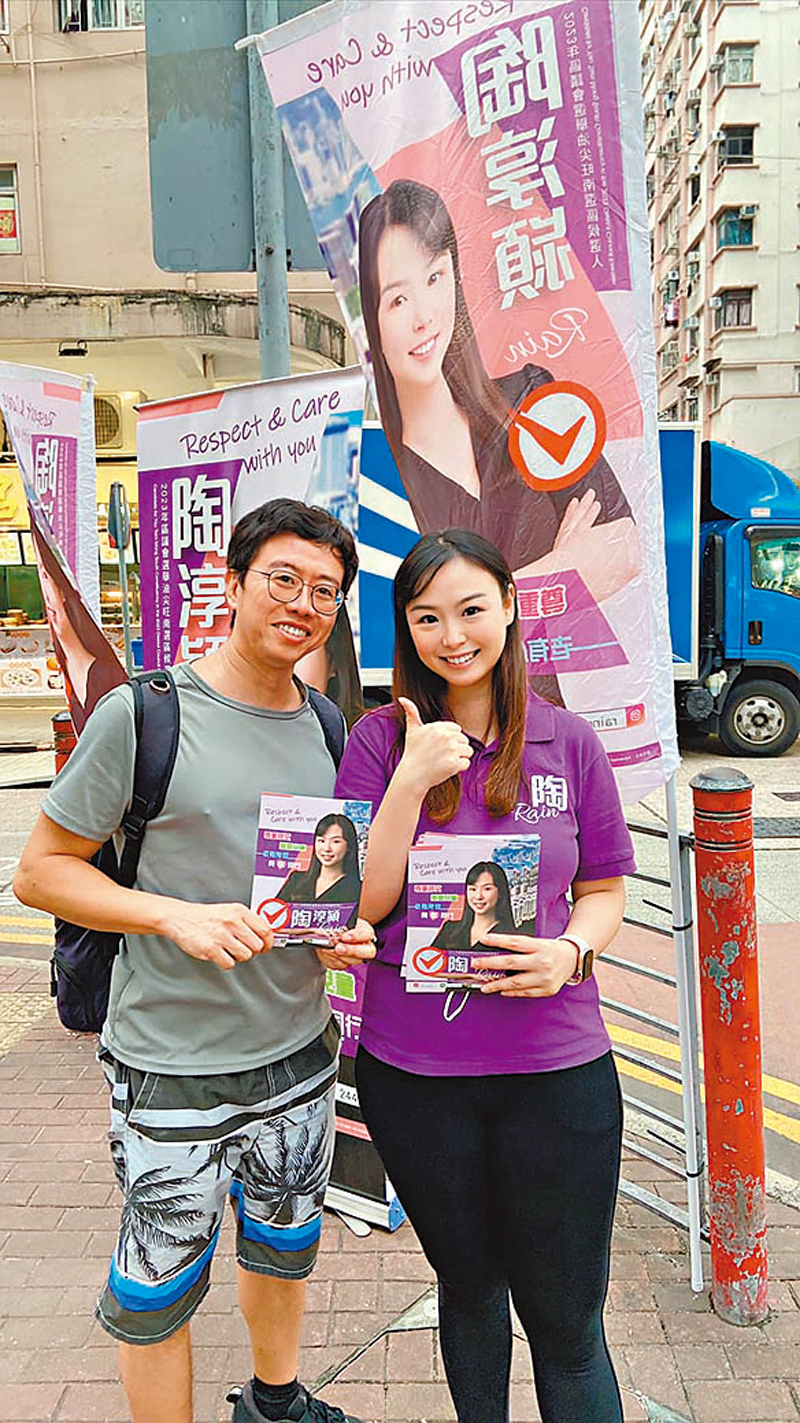 ◆ 陶淳潁與市民合照。