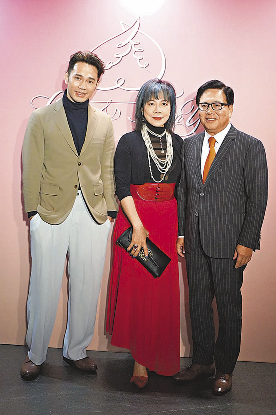 ◆王梓軒一家到賀。