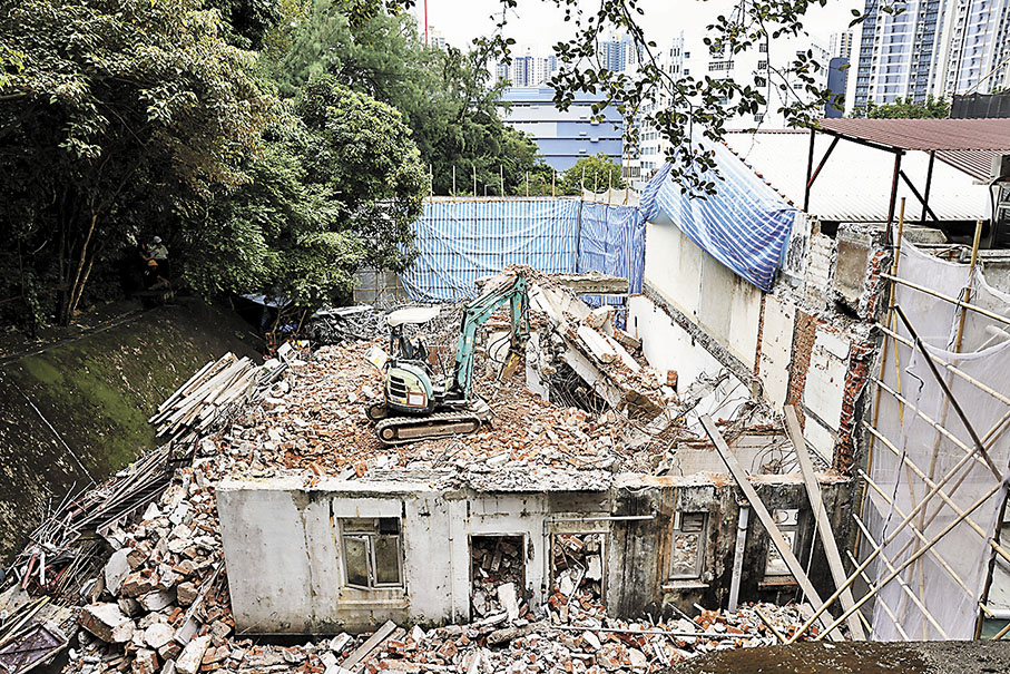 ◆上月中葵涌村一個地盤清拆村屋時發生意外，一名男工被石塊壓住送院不治。 資料圖片