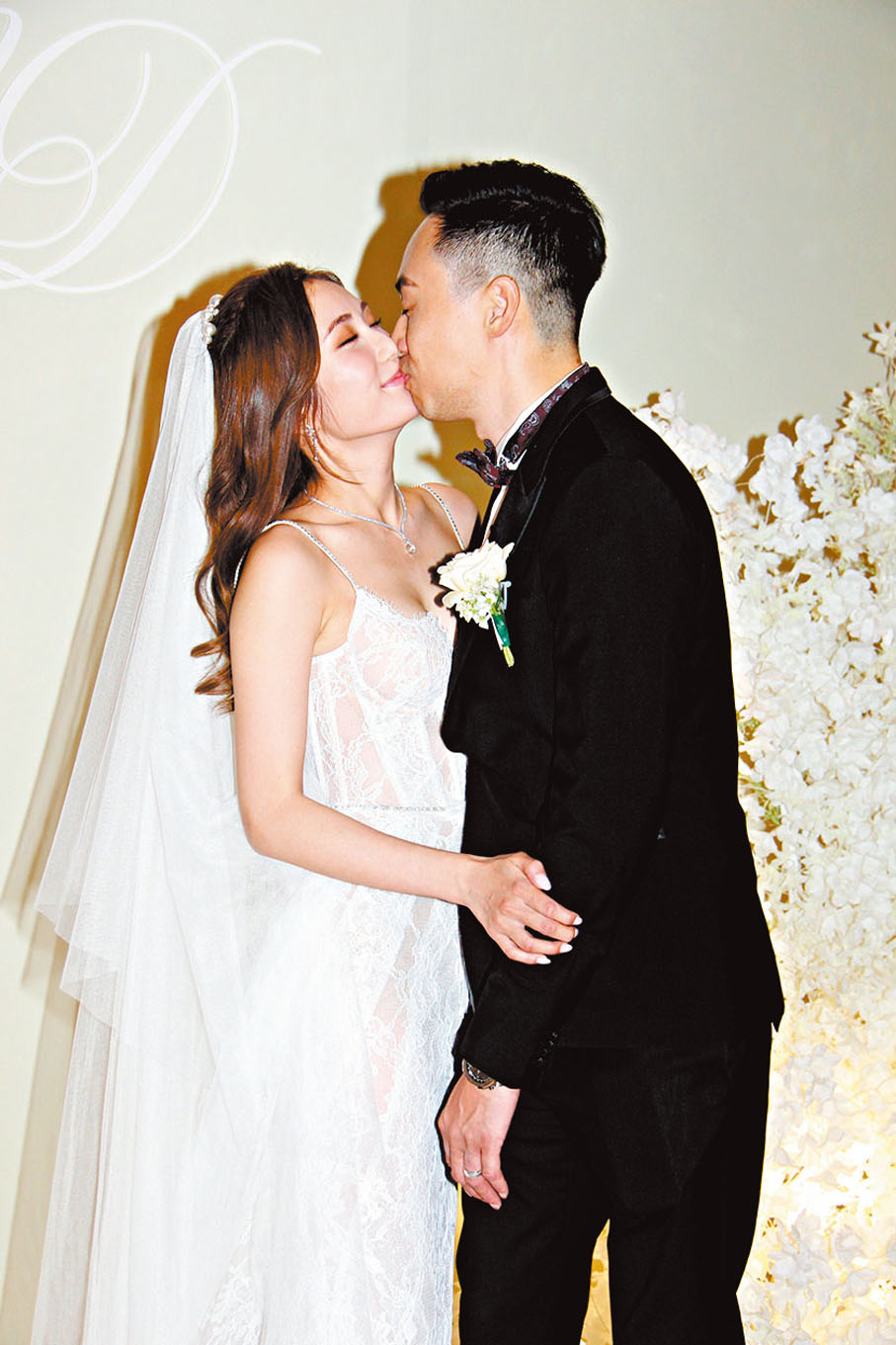 ◆一對新人恩愛咀嘴。