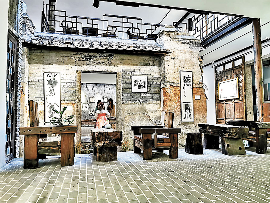 ◆太陽山藝術中心內刻意保留的建築遺址。