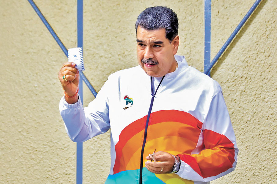 ◆馬杜羅被指希望透過公投，提振民眾(上圖)支持度。法新社