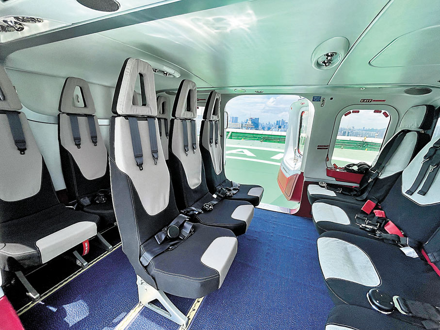 ◆萊奧納多AW139直升機內部。香港文匯報深圳傳真