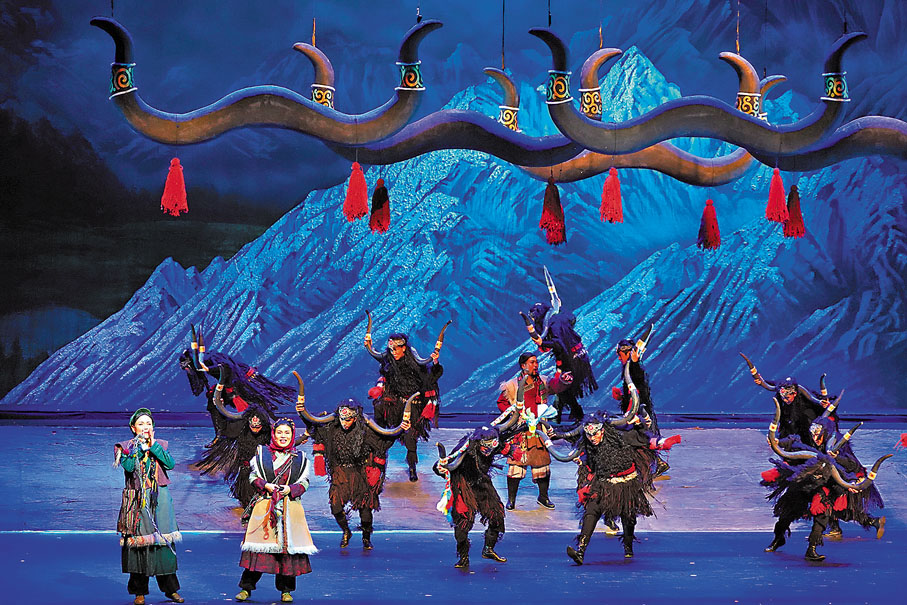 ◆桑杰曲巴父女三人與牦牛為伴，放牧守邊。