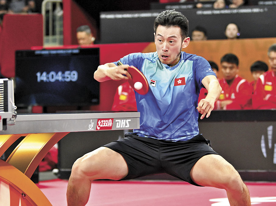 ◆黃鎮廷在男單比賽中回球。 新華社