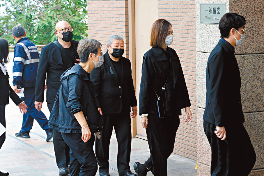 ◆華仔親屬前來告別劉父。