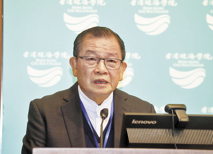 ◆香港文學館館長潘耀明。