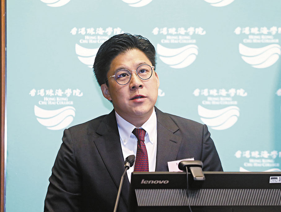 ◆香港文學館董事會榮譽主席霍啟剛致辭。