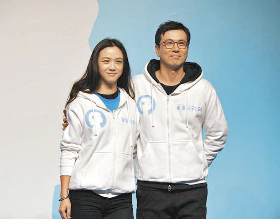 ◆湯唯與老公金泰勇輪流湊女。