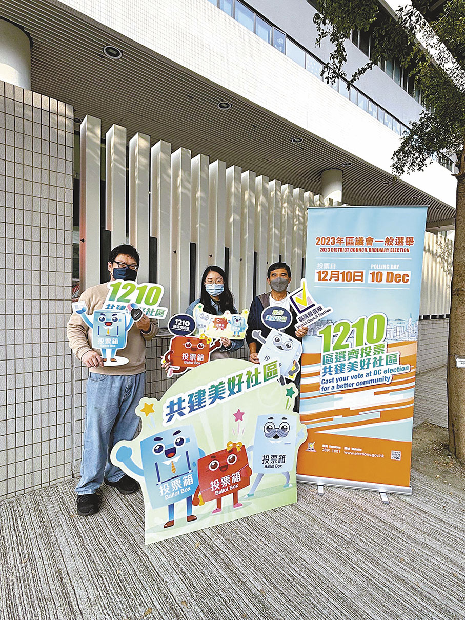 ◆投票站設有「打卡位」讓市民拍照留念。