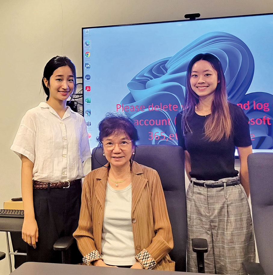 10月25日，副監事長宋敏之(中)與理大時裝及紡織學院4年級學生見面，了解她們畢業後的打算及工作志趣。如會員公司明年中有興趣聘請剛畢業學生，歡迎聯繫本會。