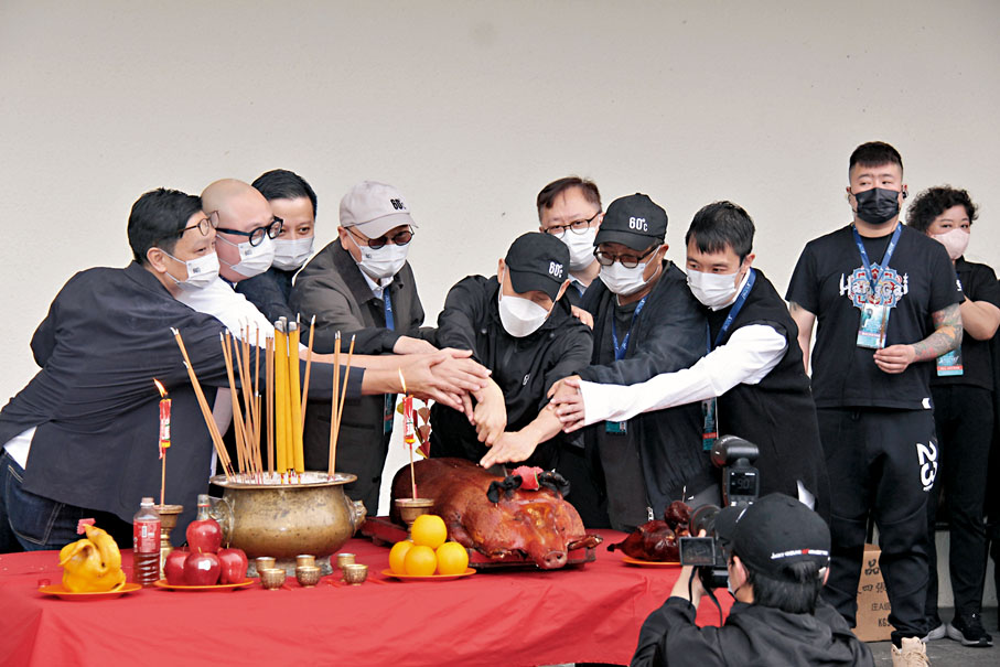 ◆學友祈求演出順利。