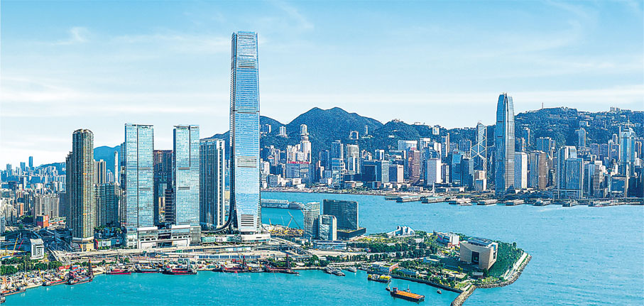 ◆新地發展的ICC是全港最高建築物，與對岸的IFC二期組成「維港門廊」，突顯香港國際金融中心的地位。