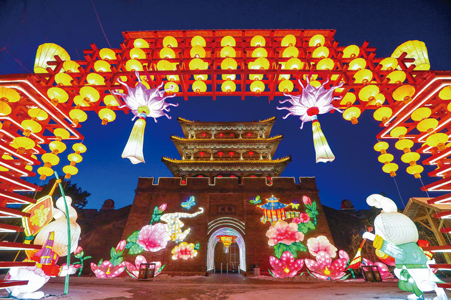 ◆ 每年舉辦的瀋陽關東影視城迎春燈會，讓璀璨花燈點亮城市。