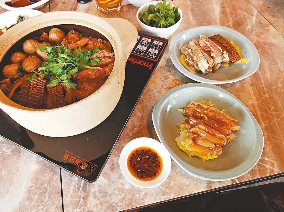 ◆招牌潮式牛雜煲可續加牛腩和牛筋。