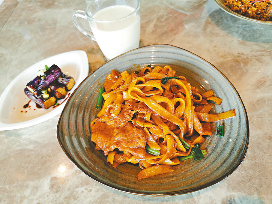 ◆沙嗲牛肉炒河粉