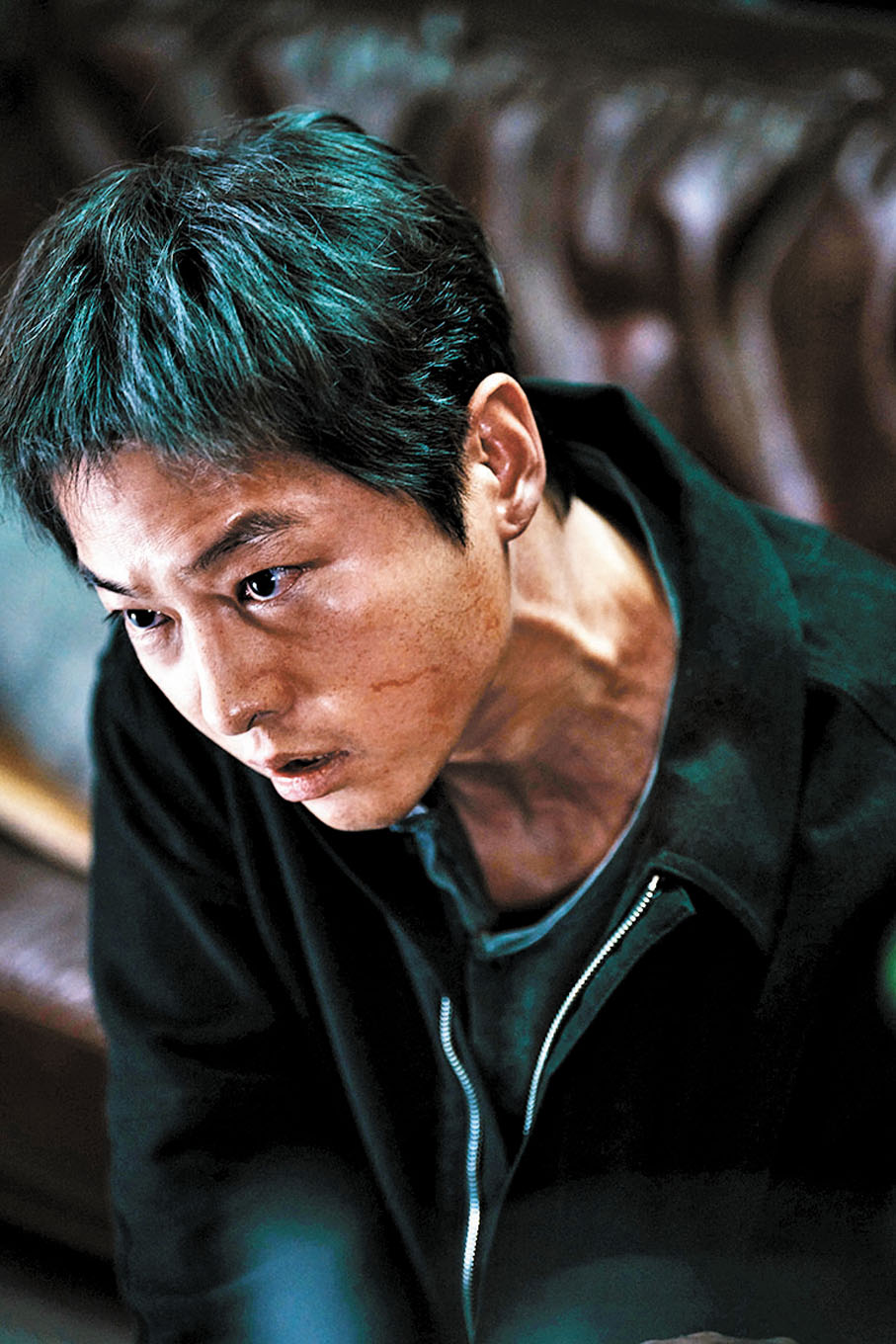 ◆宋仲基飾演在黑幫組織中層管理者治建。