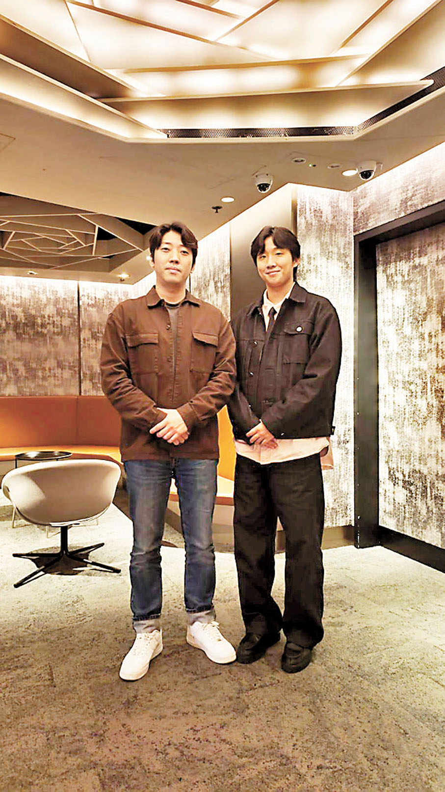 ◆《黑道深淵》韓國新銳導演金昌勳（左）與洪思彬早前接受香港文匯報記者訪問。