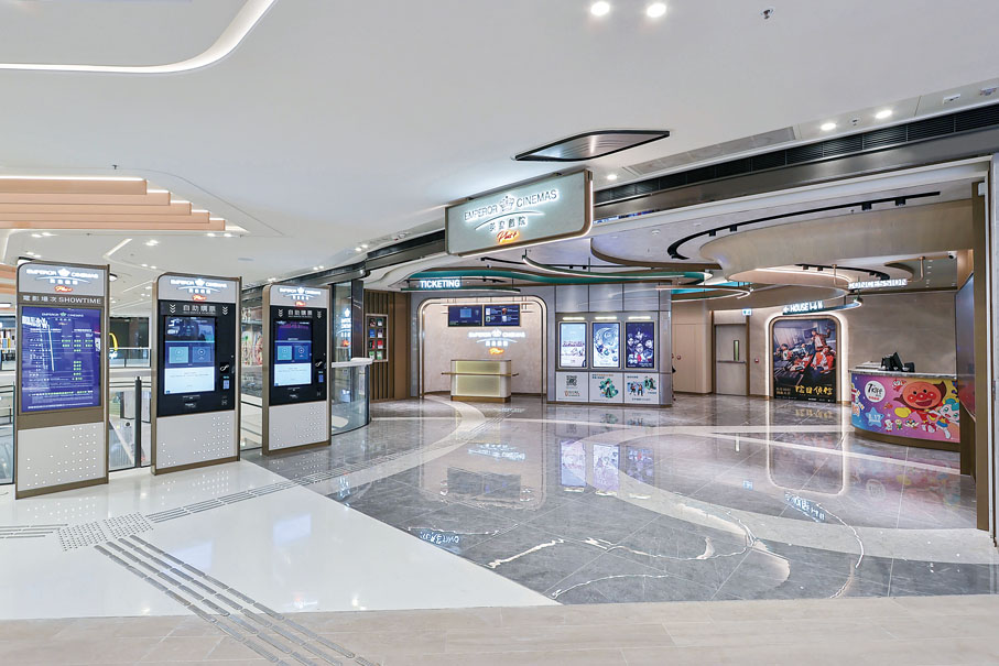 ◆英皇影院集團已於十個香港及內地城市開設共二十二間影院，影廳數達一百六十三個，可提供近二萬四千個座位。其中於北京英皇集團中心店舉行過的電影首映禮佔全京百分之七十以上，配備頂流觀影設備，成業界焦點。