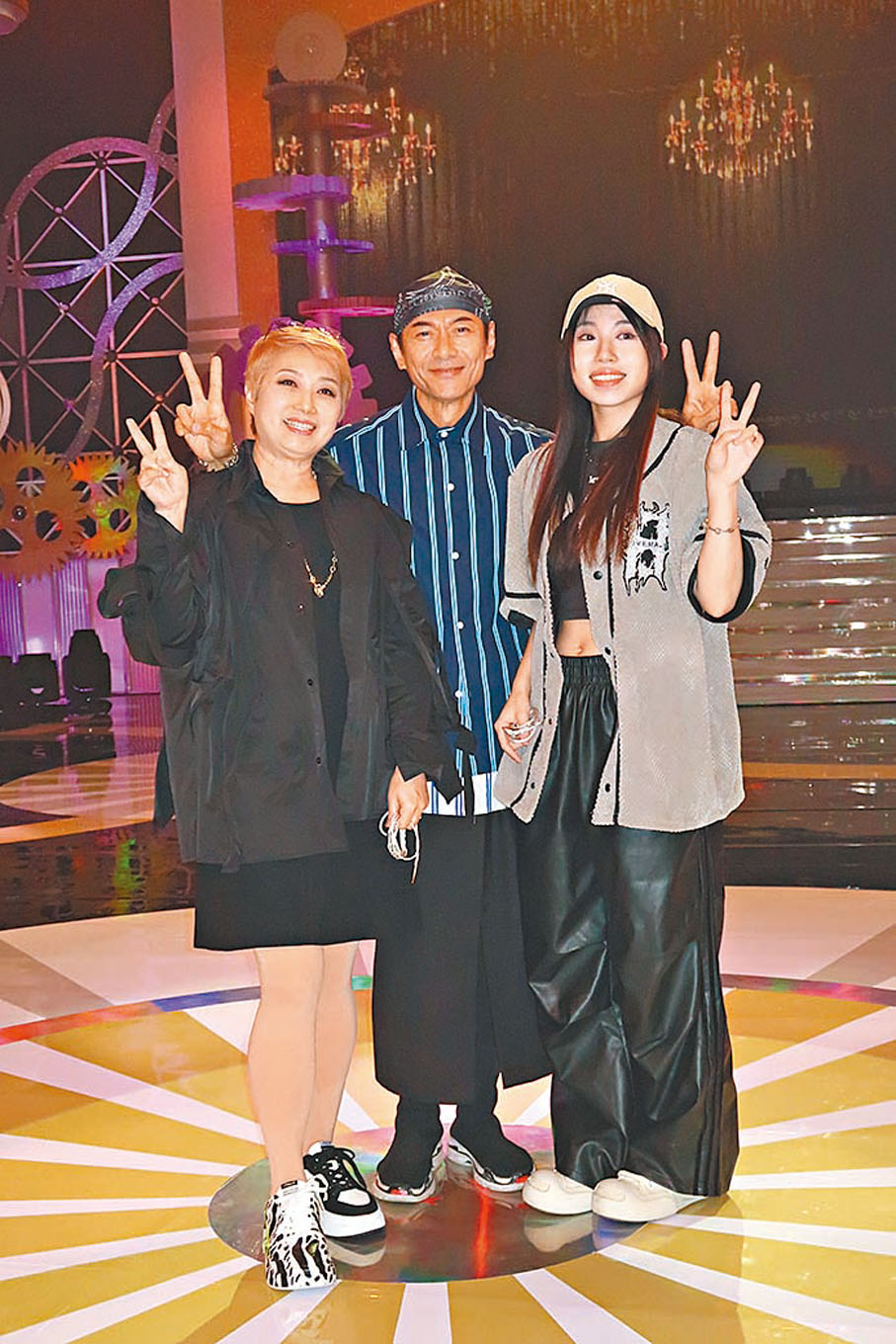 ◆麥潔文、江華和女兒陳薔天相隔多年再一同演出。