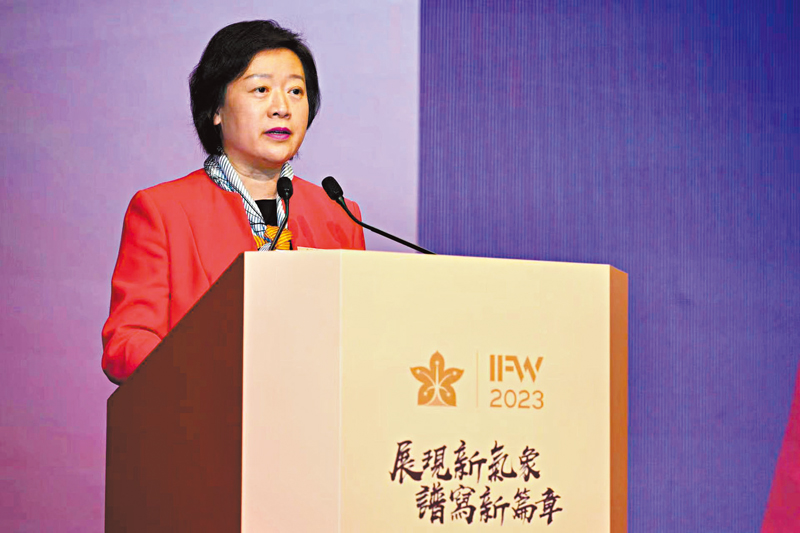 ◆黃海琴指，中國證券金紫荊頒獎典禮活動已成為針對內地及香港上市公司及管理層規模最大、層次最高、最具公信力的評選活動之一，也成為國外金融界觀察中國資本市場和上市公司的風向標。