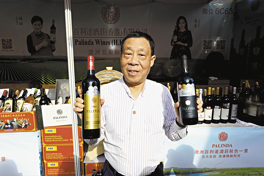 ◆今次工展會新增酒精攤檔，黃先生期望銷售額過百萬。 香港文匯報記者萬霜靈 攝