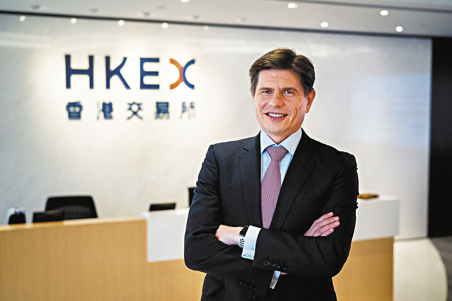 ◆歐冠昇於2021年5月份加入港交所，接替李小加出任行政總裁，為港交所首位非華人行政總裁。 資料圖片