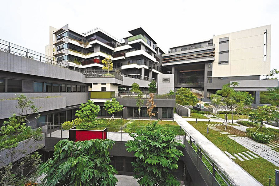 ◆「小欖綜合康復服務大樓」已裝修完畢，大樓有大面積綠化和園藝空間。