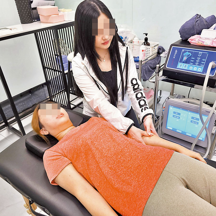 ◆「痛症中心」的社交平台以「俊男美女」治療師作招徠。痛症中心Ig圖片