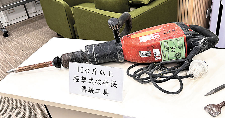 ◆政府擬修訂《噪音管制條例》,規管或禁用撞擊式裝修工具。香港文匯報記者唐文 攝