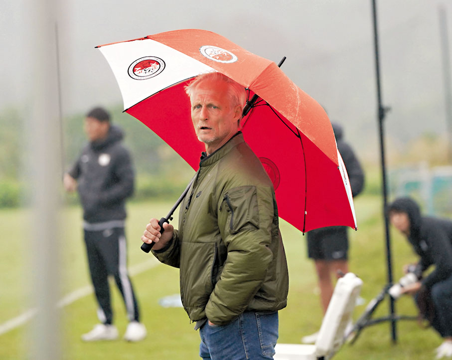 ◆港足主帥安達臣。