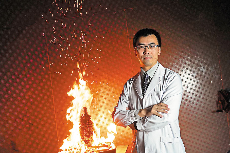 ◆黃鑫炎深信科技救災是未來發展方向，故致力研發多項智能滅火方案和產品。  香港文匯報記者曾興偉  攝