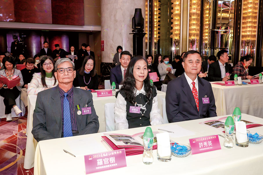 ◆左起：郊野義務搜索隊資深隊員羅官樹、郊野義務搜索隊召集人許秀英、郊野義務搜索隊資深隊員郭永秋。